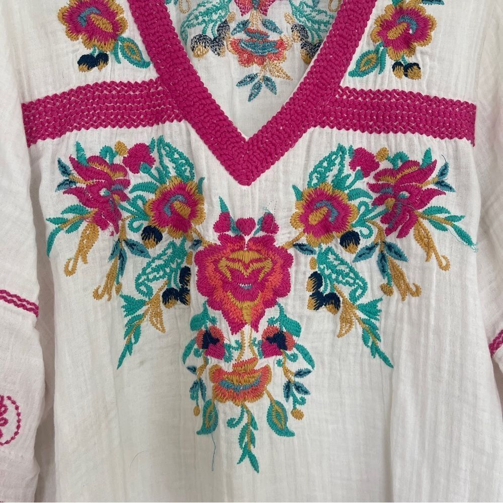 APNY Embroidered Floral V-Neck Top - White and Pink Sz L Well Loved - Picture 4 of 6